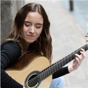 Guitarrista imparte clases de guitarra para todas las edades